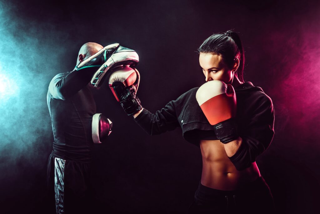 femme qui boxe